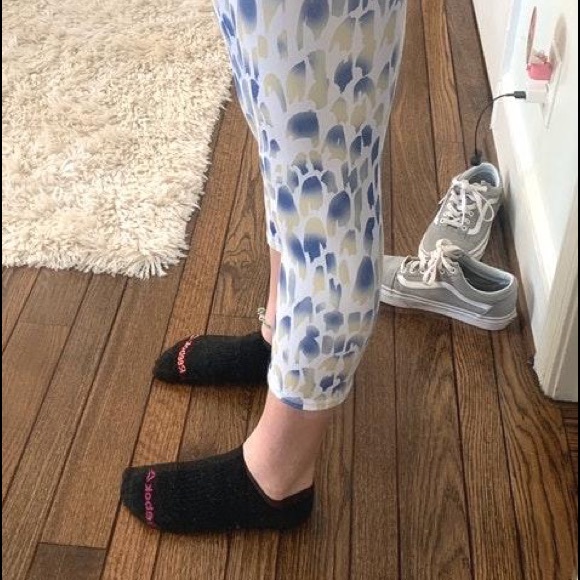 Alo Cropped Leggings - Picture 2 of 3